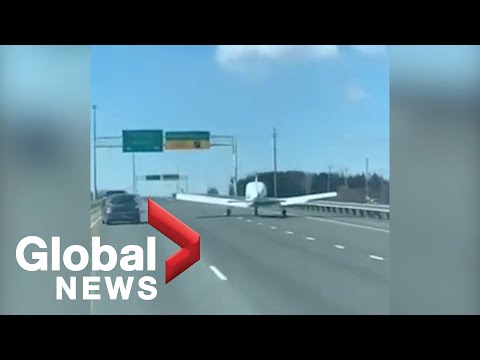 В Канаде самолет сел на шоссе (ВИДЕО)