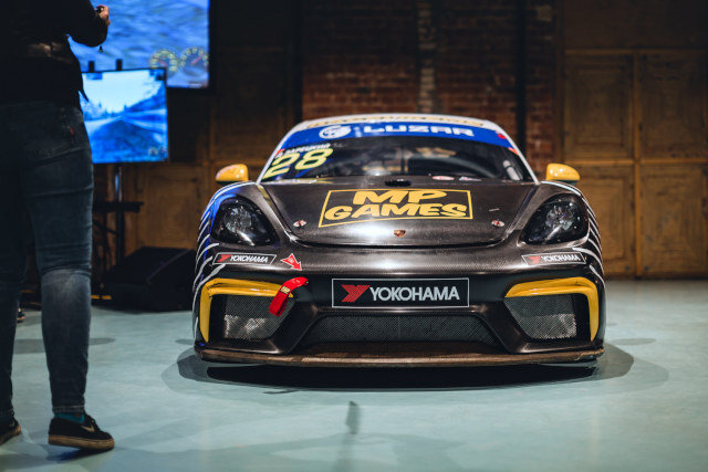 Игра в Porsche: в Санкт-Петербурге прошла выставка Fast and Famous