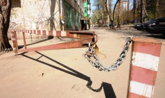 «Без шансов»: россияне оценили доступность дворов для проезда пожарной техники