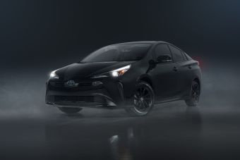 Toyota презентовала черную спецверсию Приуса