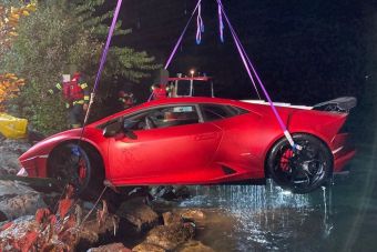 В Австрии водитель Lamborghini Huracan перепутал педали и вылетел в озеро