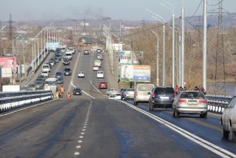 В Иркутске открыли движение по реконструированной половине путепровода на улице Джамбула
