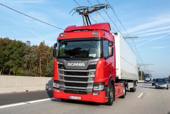 В Германии электрические грузовики заряжают от воздушных линий (ВИДЕО)