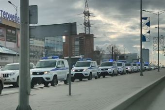 ВИДЕО: полицейские УАЗы без госномеров создали пробку в Самаре