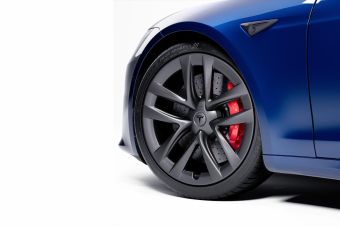 Tesla оценила углерод-керамические тормоза для Model S Plaid почти в две Лады Весты