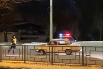 В Сети разместили видео, как водитель Жигулей ушел от гаишника в Красноярске