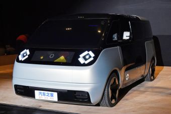 Китайцы разработали футуристический автомобиль для служб такси