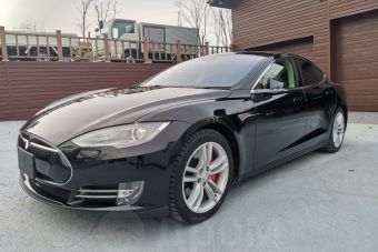 В электромобилях Tesla водителя лишат видеоигр из-за претензий регулятора