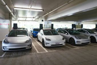 Tesla отчиталась о рекордных поставках электромобилей в 2021 году