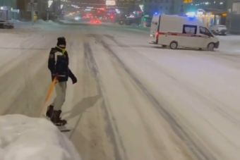 В Рязани наказали водителя, который буксировал сноубордиста по центральным улицам