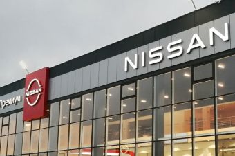 Дилерам Nissan в России разрешили использовать местные детали при переоформлении автосалонов