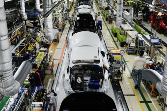 Toyota остановит в марте два японских завода и сократит выпуск на 100 тысяч